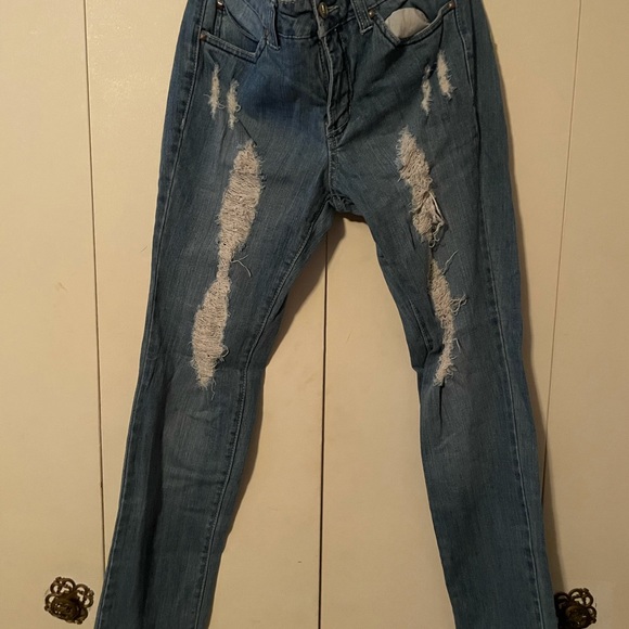 Miley Cyrus blue faded jeans - Picture 3 of 3